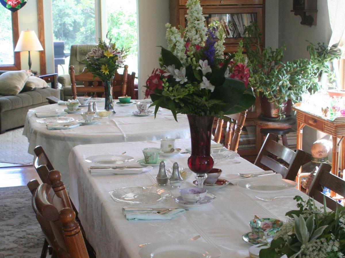 Sweetfern Inn (Adults Only) Clare Екстериор снимка
