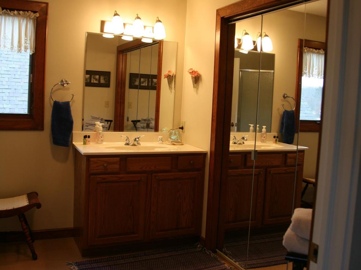 Sweetfern Inn (Adults Only) Clare Екстериор снимка
