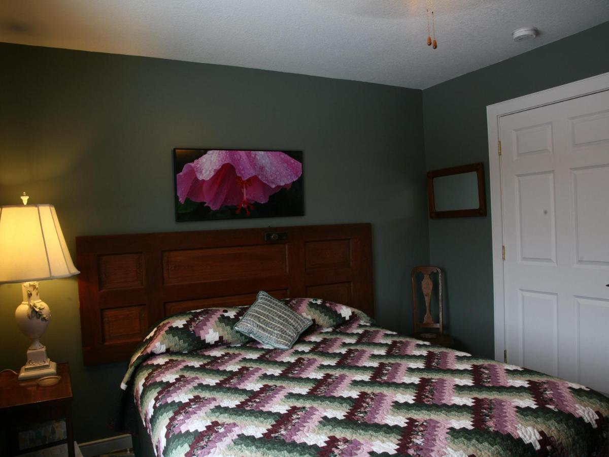 Sweetfern Inn (Adults Only) Clare Екстериор снимка