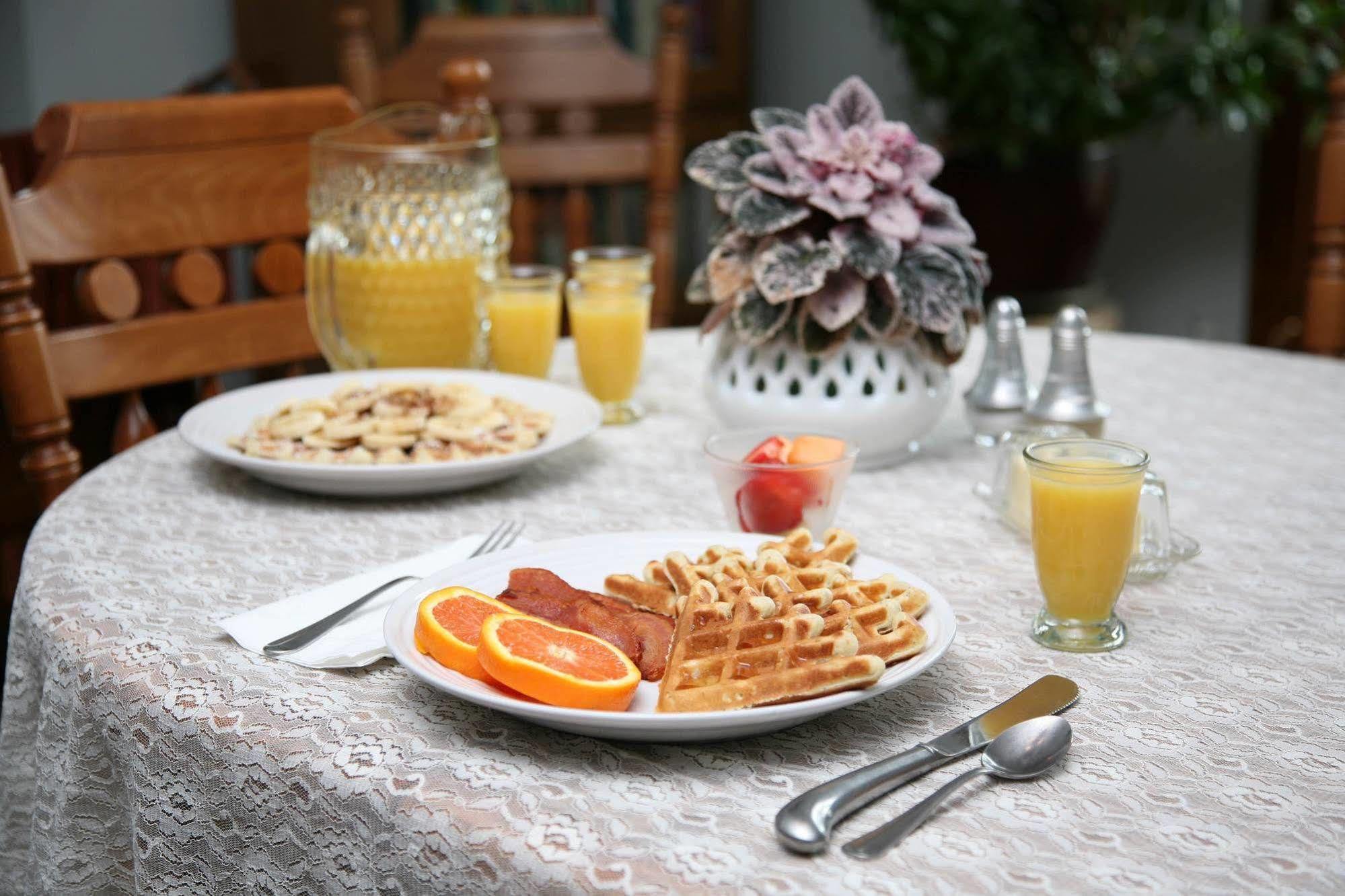 Sweetfern Inn (Adults Only) Clare Екстериор снимка